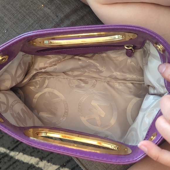 Michael Kors Berkley handle clutch - Picture 4 of 12